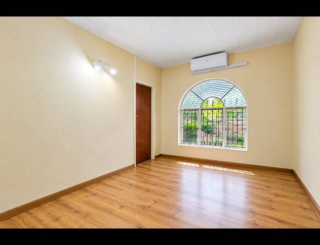 6 BEDROOM FREEHOLD FOR SALE IN ELOFFSDAL